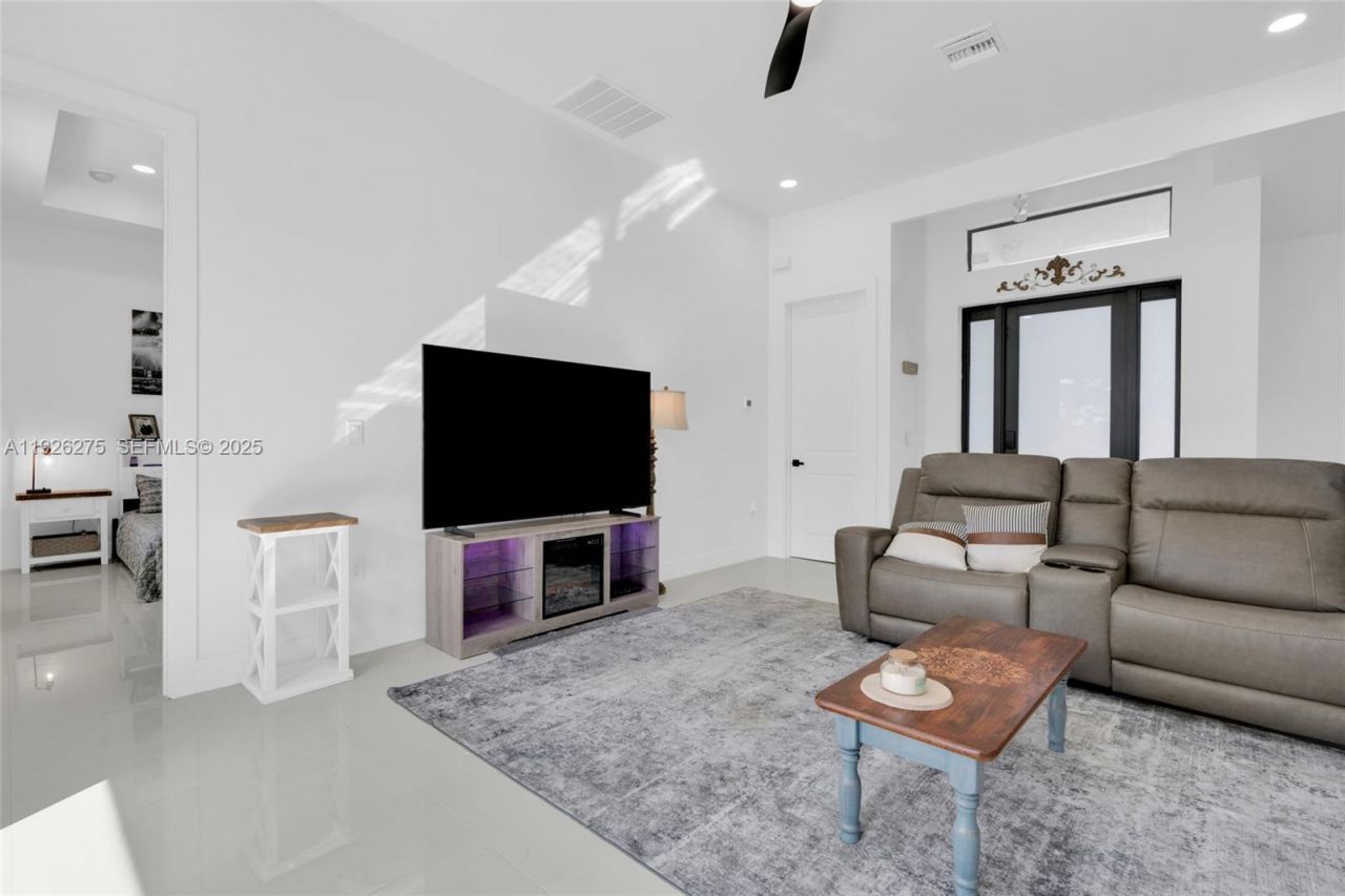 2250 10th Ter, Lehigh Acres, FL 33936 Photo