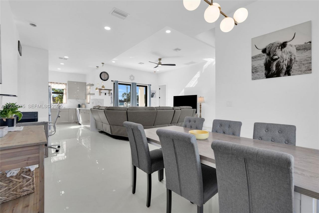 2250 10th Ter, Lehigh Acres, FL 33936 Photo