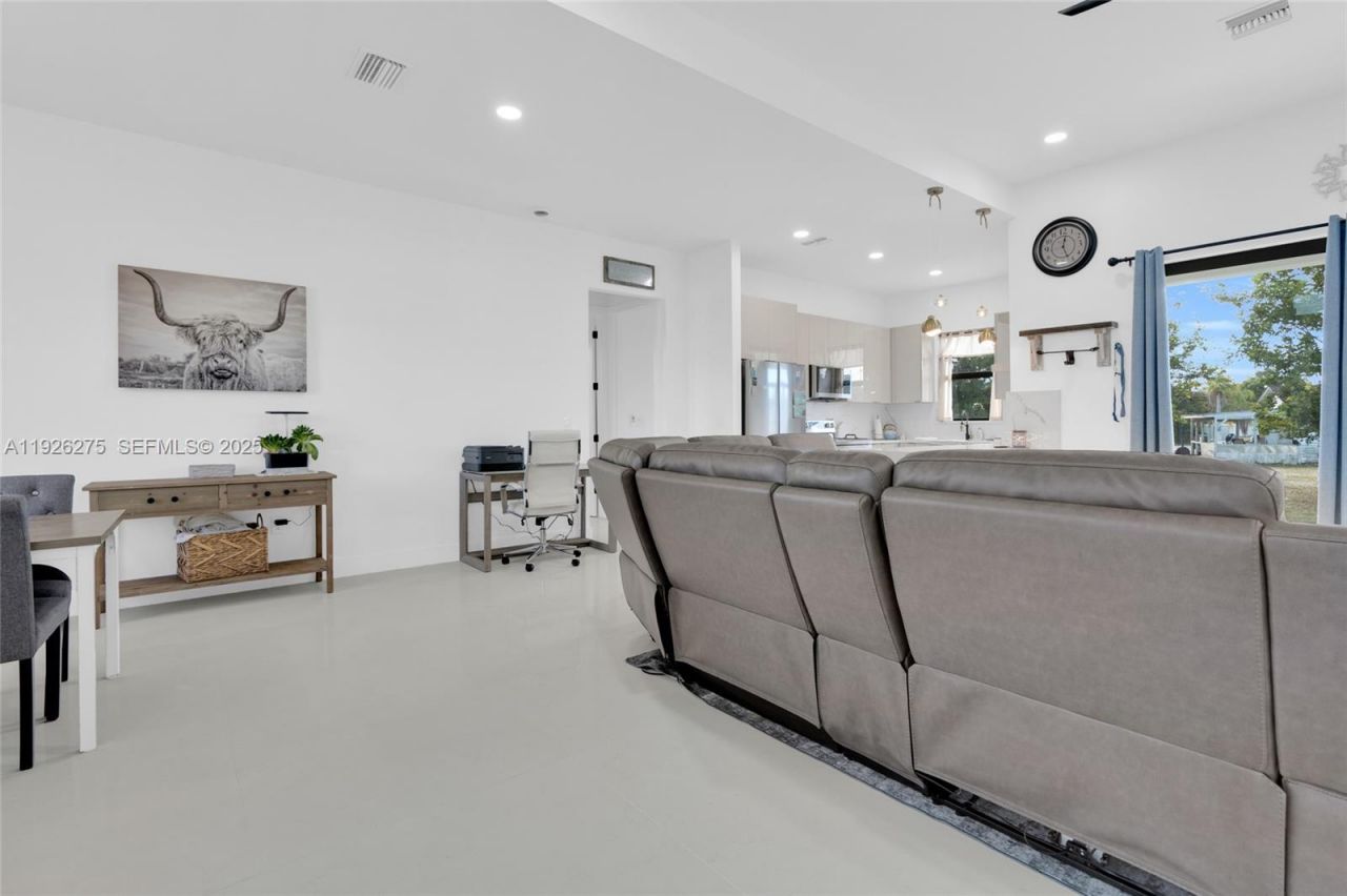 2250 10th Ter, Lehigh Acres, FL 33936 Photo