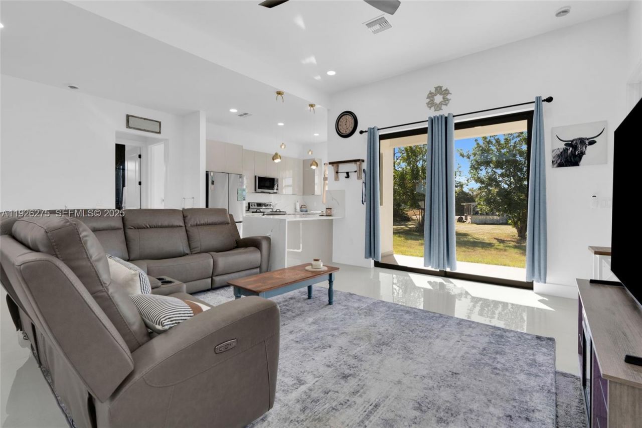 2250 10th Ter, Lehigh Acres, FL 33936 Photo