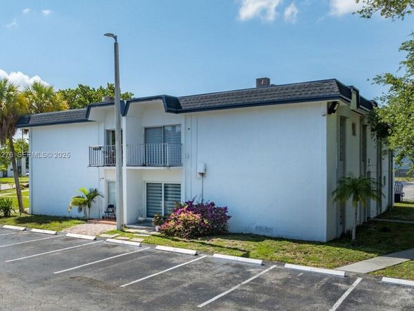 7250 SW 94th Pl, Unit B6, Miami, FL 33173