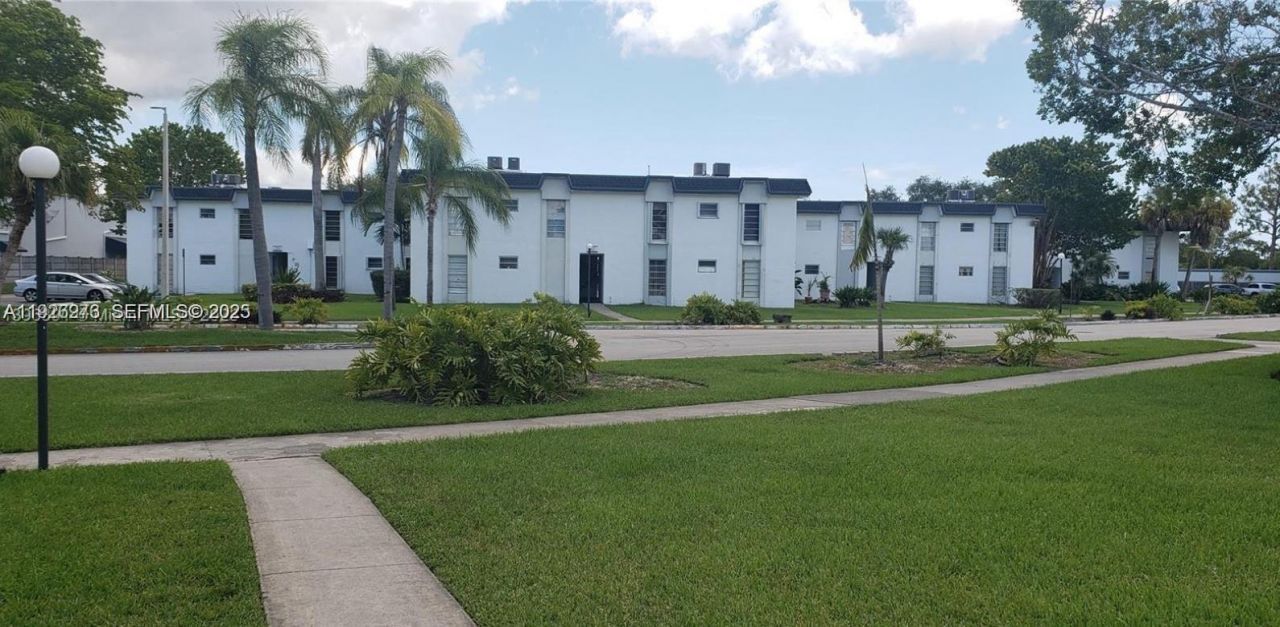 7250 SW 94th Pl, Unit B6, Miami, FL 33173 Photo