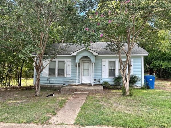 305 E Bradford Street, Troup, TX 75789