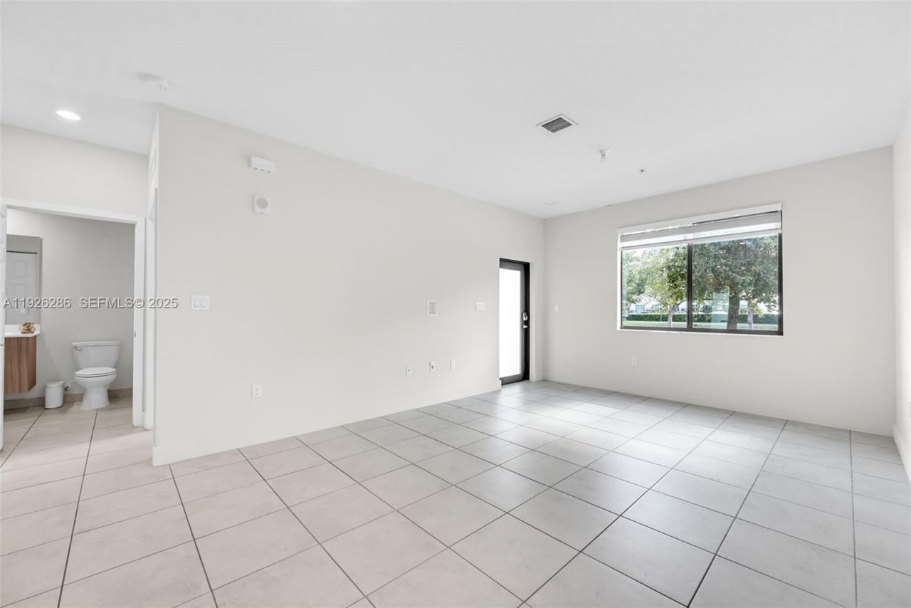 8301 NW 41st St, Unit B-102, Doral, FL 33166 Photo