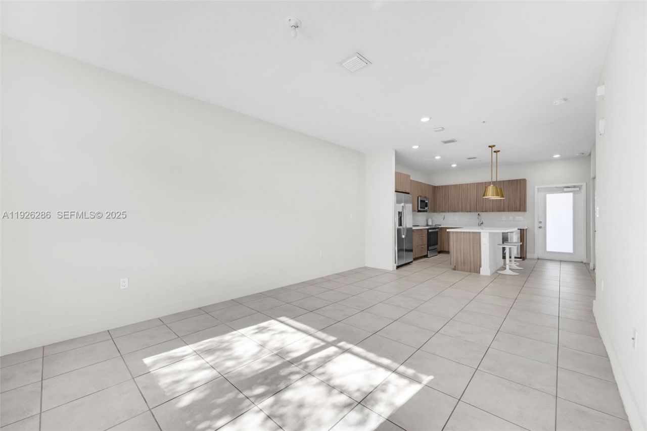 8301 NW 41st St, Unit B-102, Doral, FL 33166 Photo