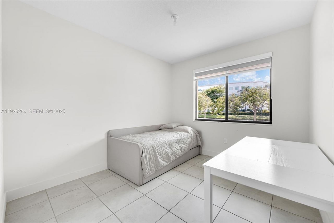 8301 NW 41st St, Unit B-102, Doral, FL 33166 Photo