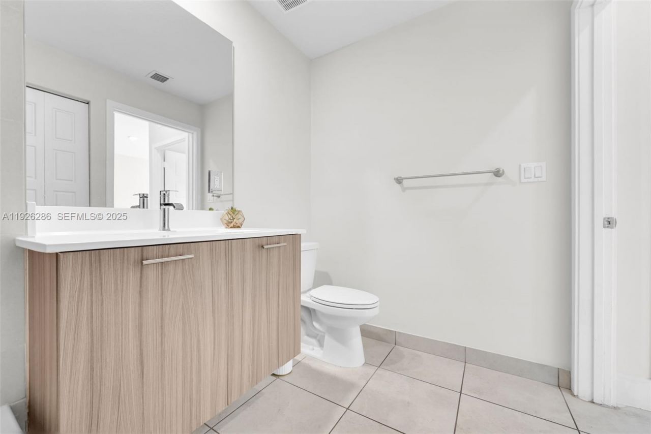 8301 NW 41st St, Unit B-102, Doral, FL 33166 Photo