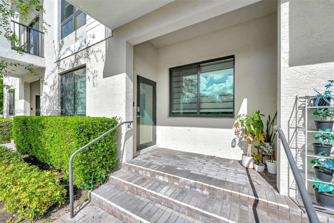 8301 NW 41st St, Unit B-102, Doral, FL 33166 Photo