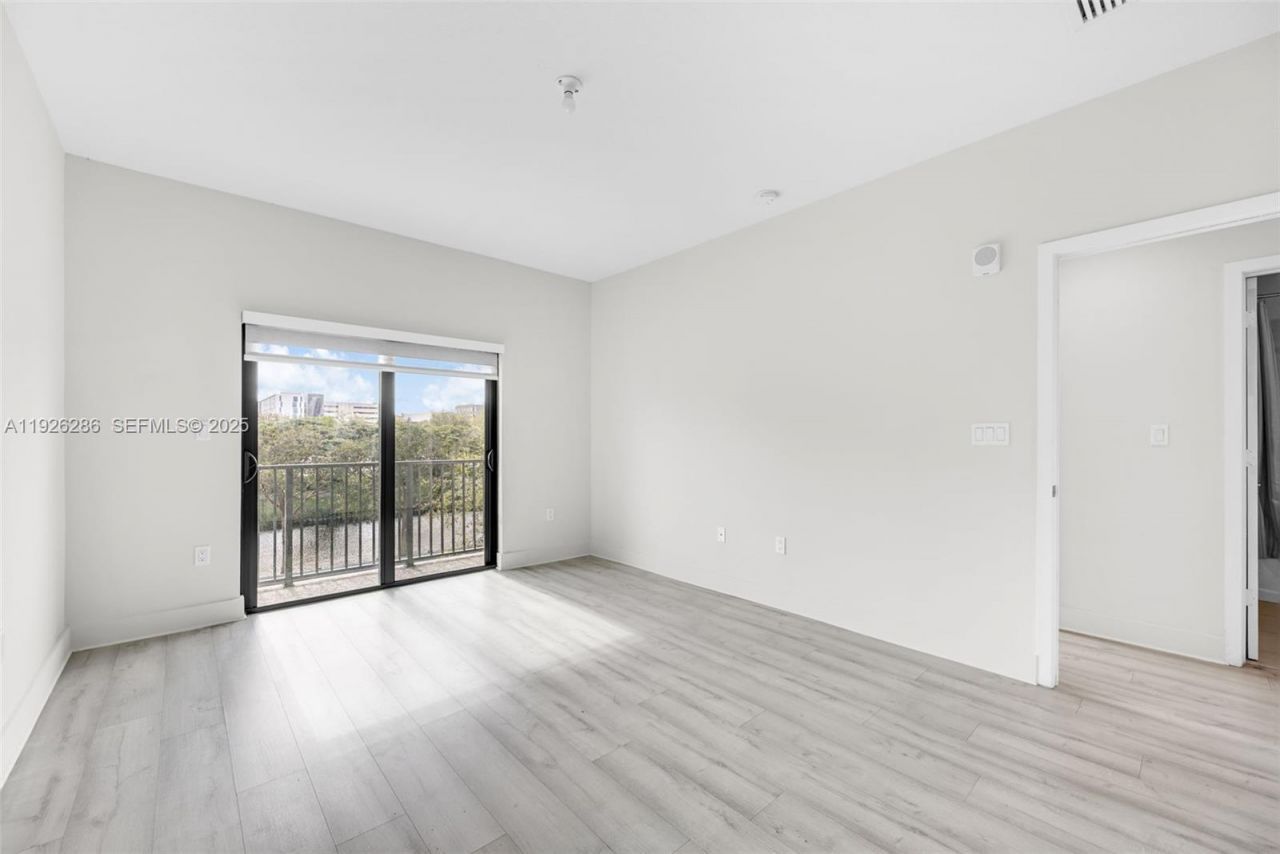 8301 NW 41st St, Unit B-102, Doral, FL 33166 Photo