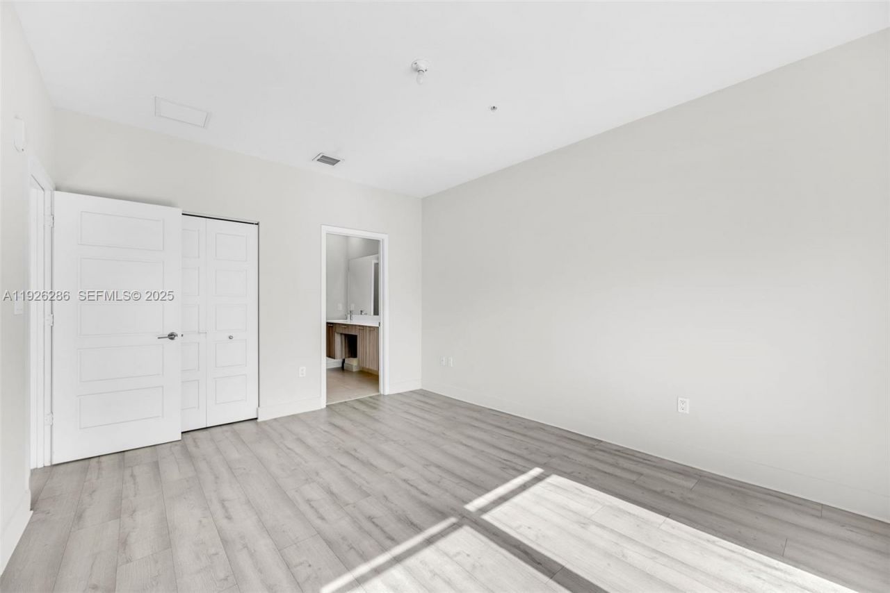 8301 NW 41st St, Unit B-102, Doral, FL 33166 Photo