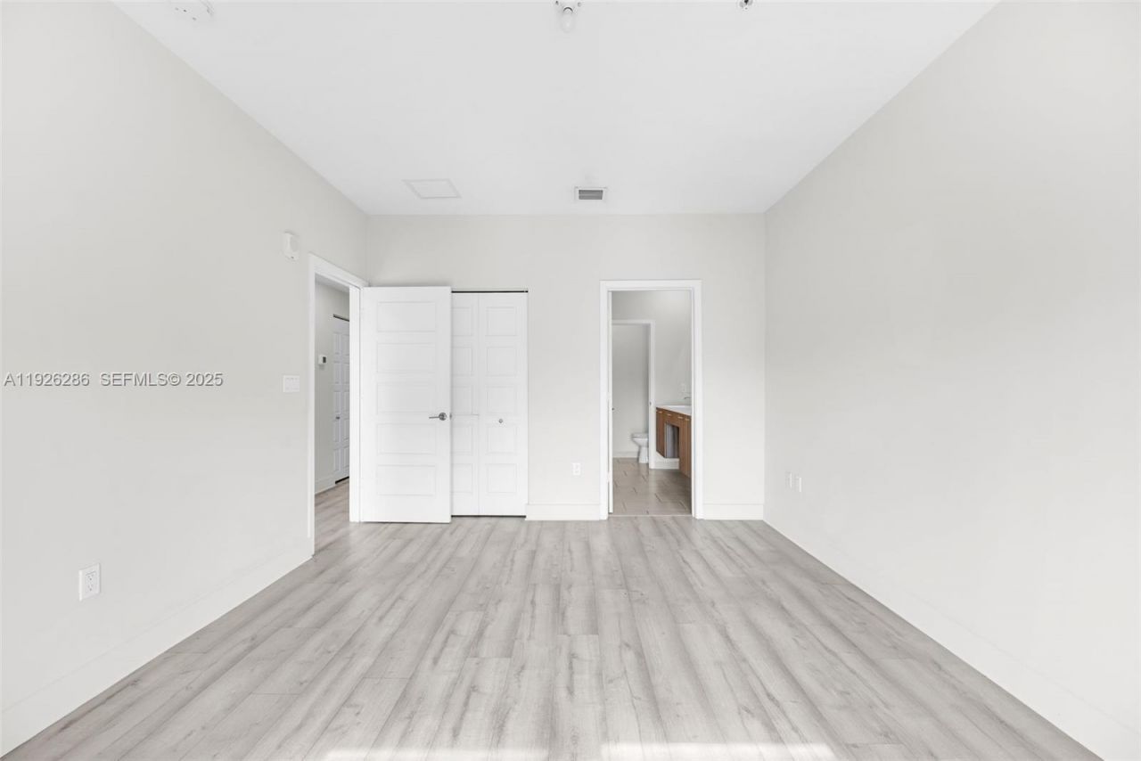 8301 NW 41st St, Unit B-102, Doral, FL 33166 Photo