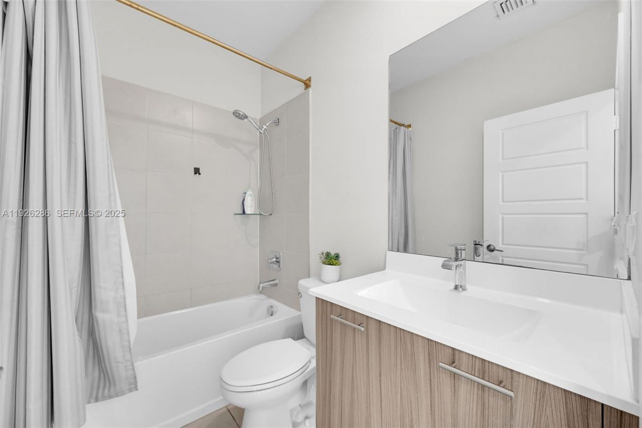 8301 NW 41st St, Unit B-102, Doral, FL 33166 Photo