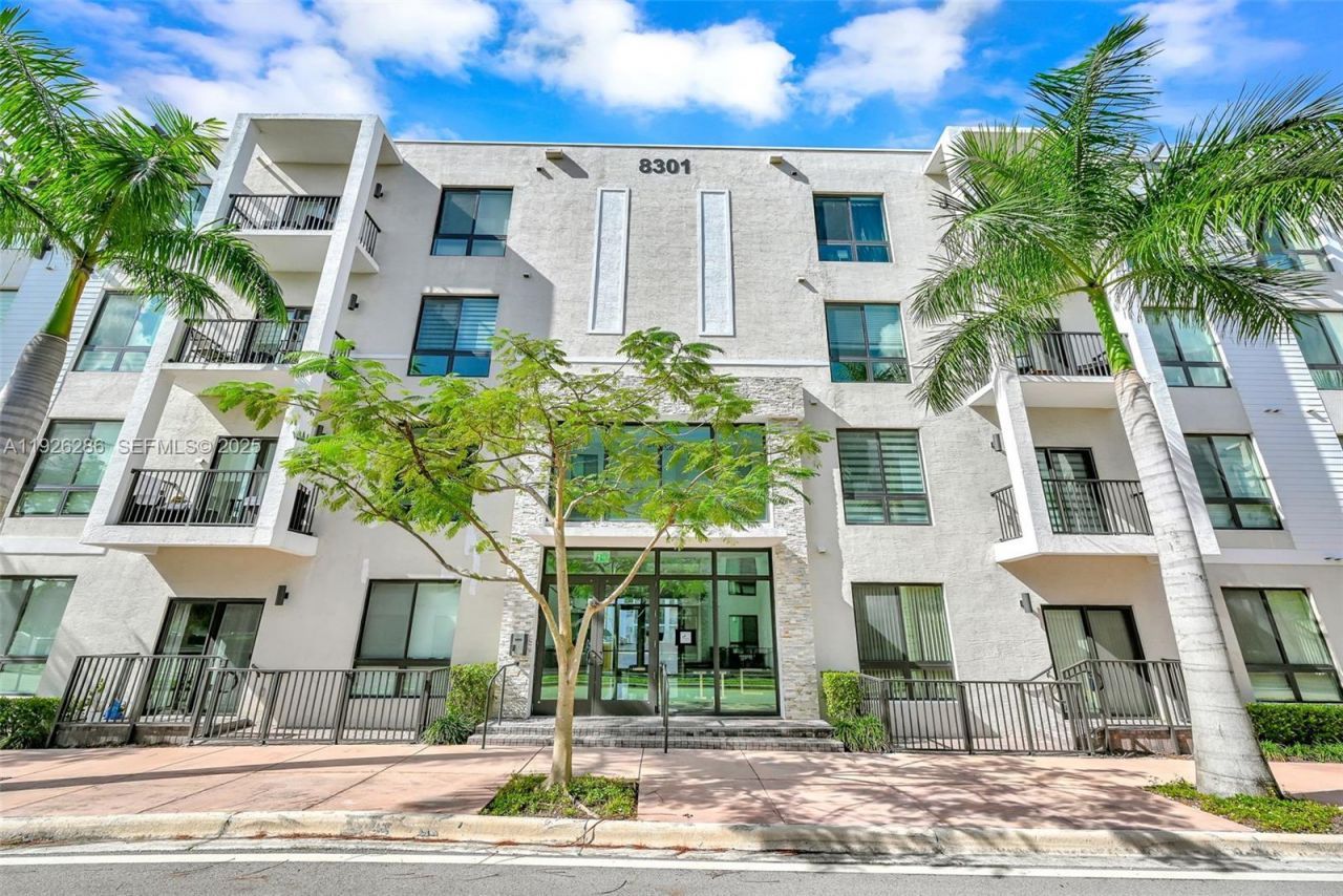 8301 NW 41st St, Unit B-102, Doral, FL 33166 Photo