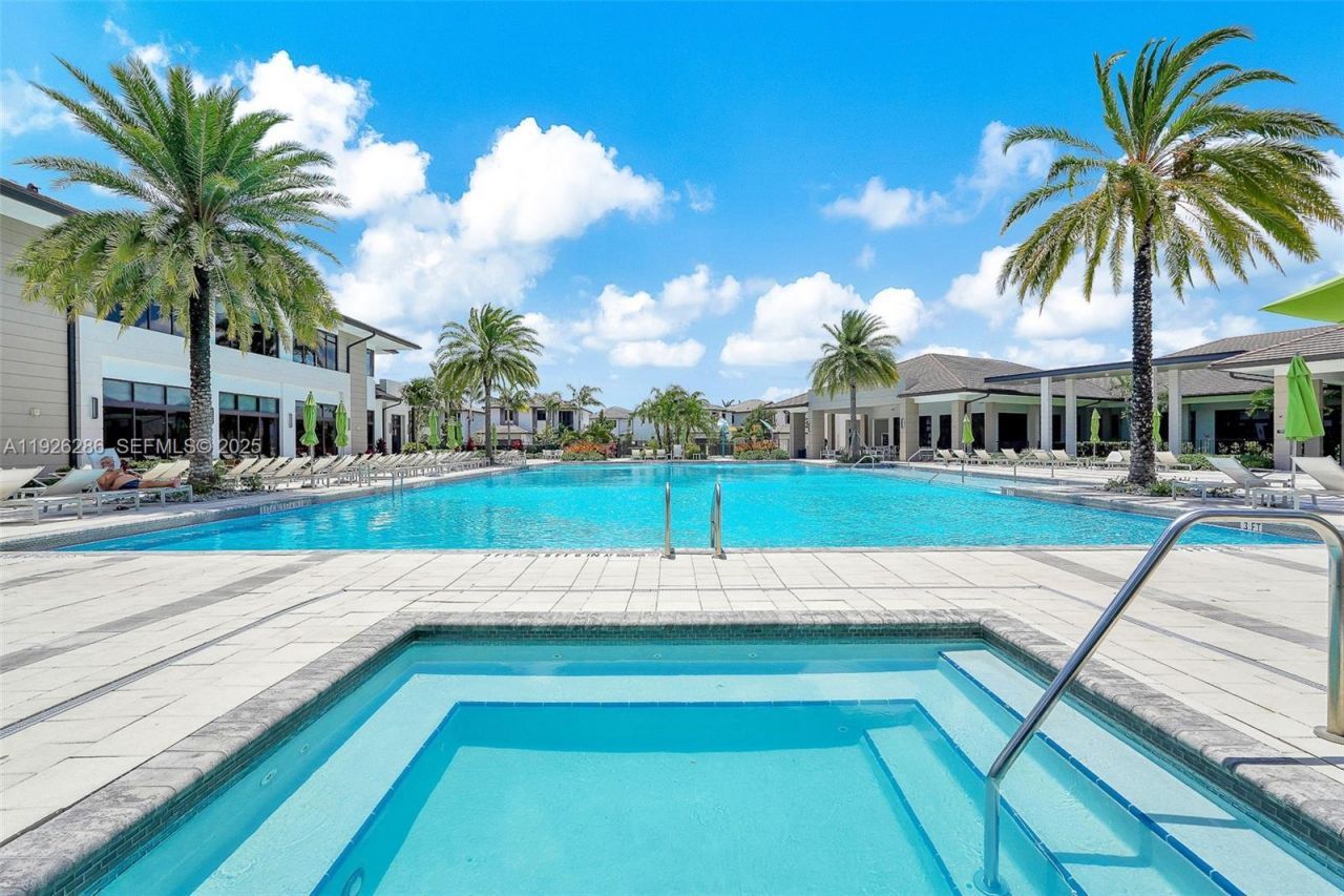 8301 NW 41st St, Unit B-102, Doral, FL 33166 Photo