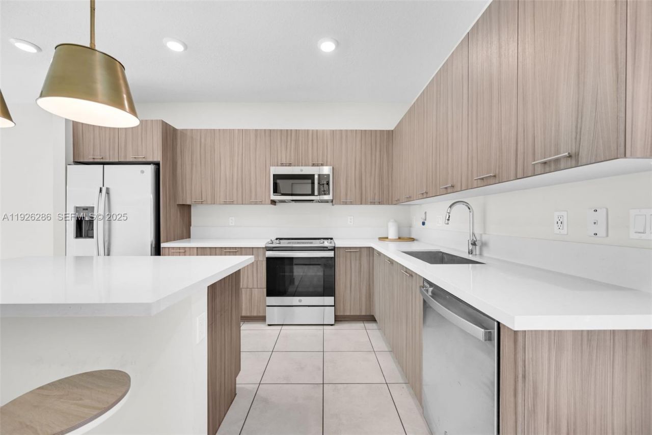 8301 NW 41st St, Unit B-102, Doral, FL 33166 Photo