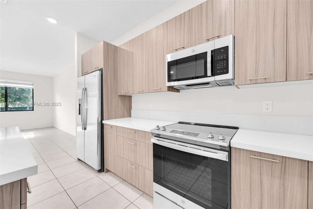 8301 NW 41st St, Unit B-102, Doral, FL 33166 Photo