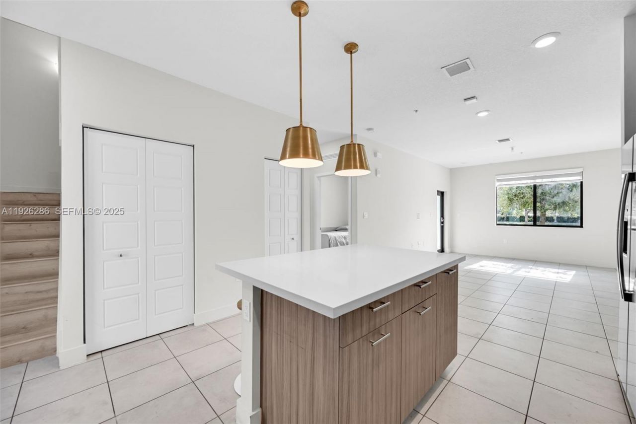 8301 NW 41st St, Unit B-102, Doral, FL 33166 Photo