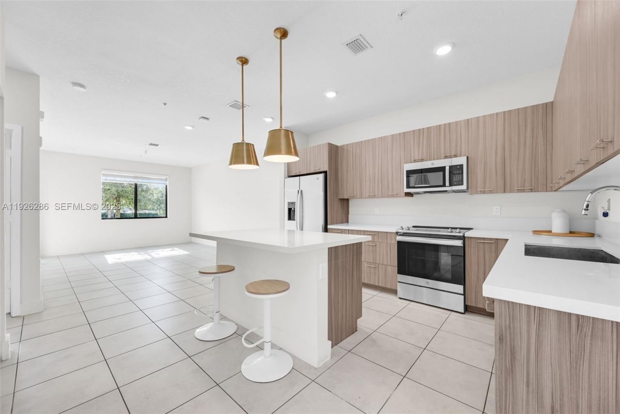 8301 NW 41st St, Unit B-102, Doral, FL 33166 Photo