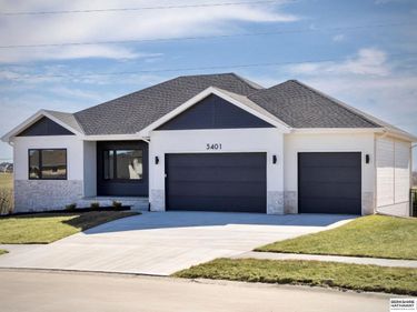 5401 N 205 Street, Elkhorn, NE 68022