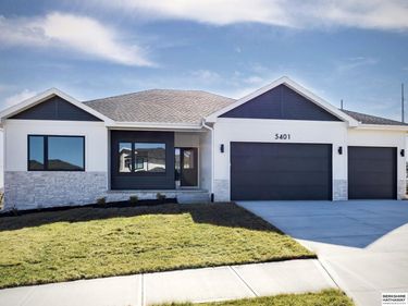 5401 N 205 Street, Elkhorn, NE 68022