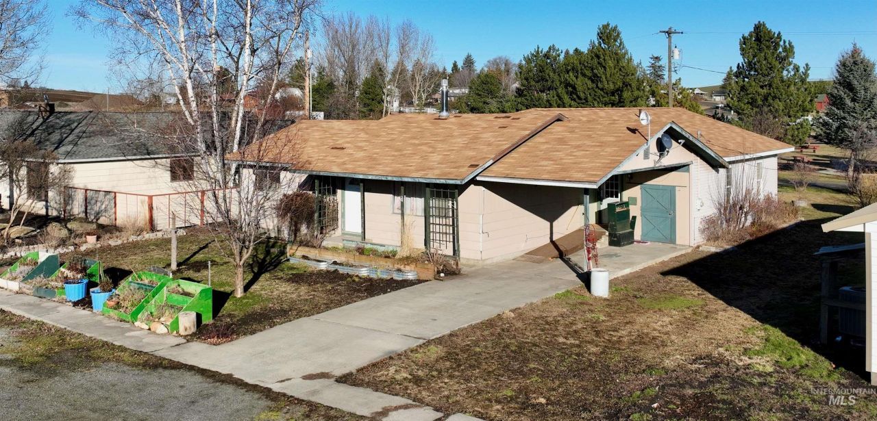 417 Maple St, Nezperce, ID 83543 Main Photo