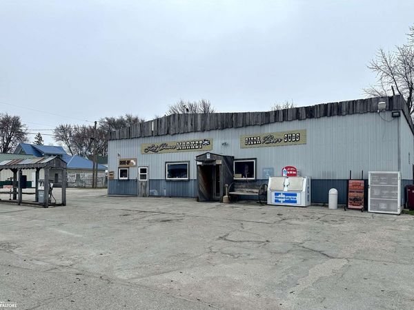 114 S Prairie Street, Russell, IA 50238