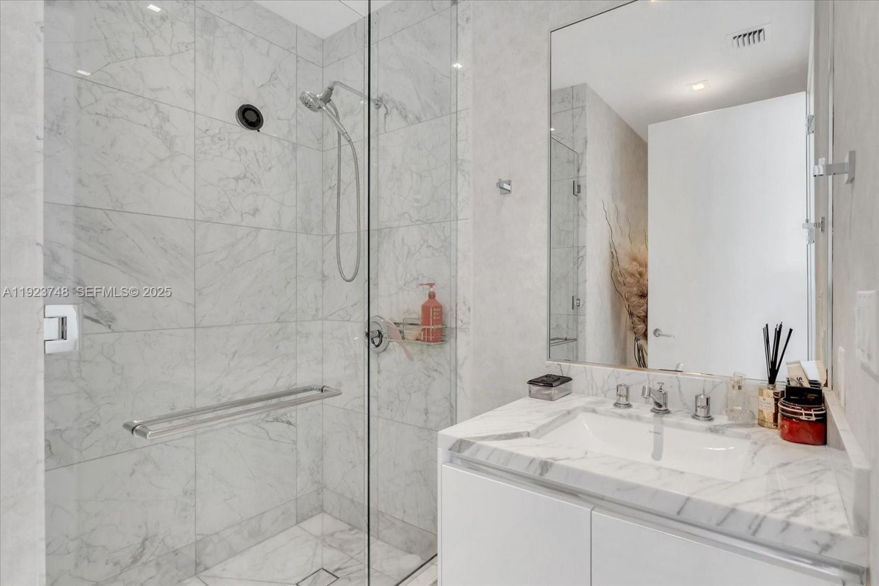 16901 Collins Ave, Unit 1802, Sunny Isles Beach, FL 33160 Photo