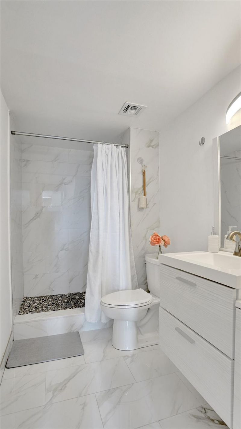 13499 Biscayne Boulevard, Unit 610, North Miami, FL 33181 Photo