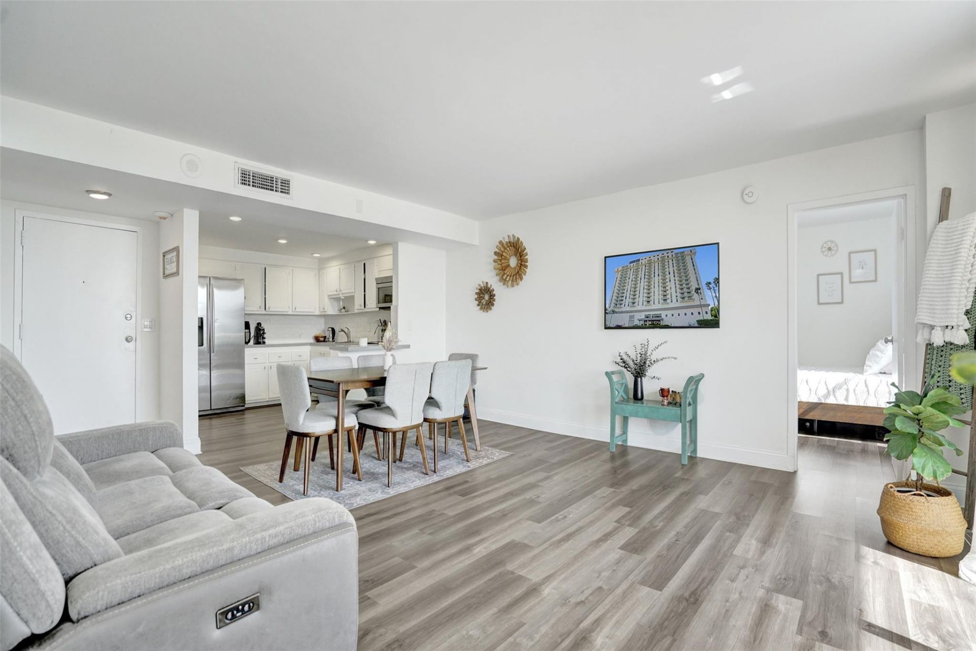 13499 Biscayne Boulevard, Unit 610, North Miami, FL 33181 Photo