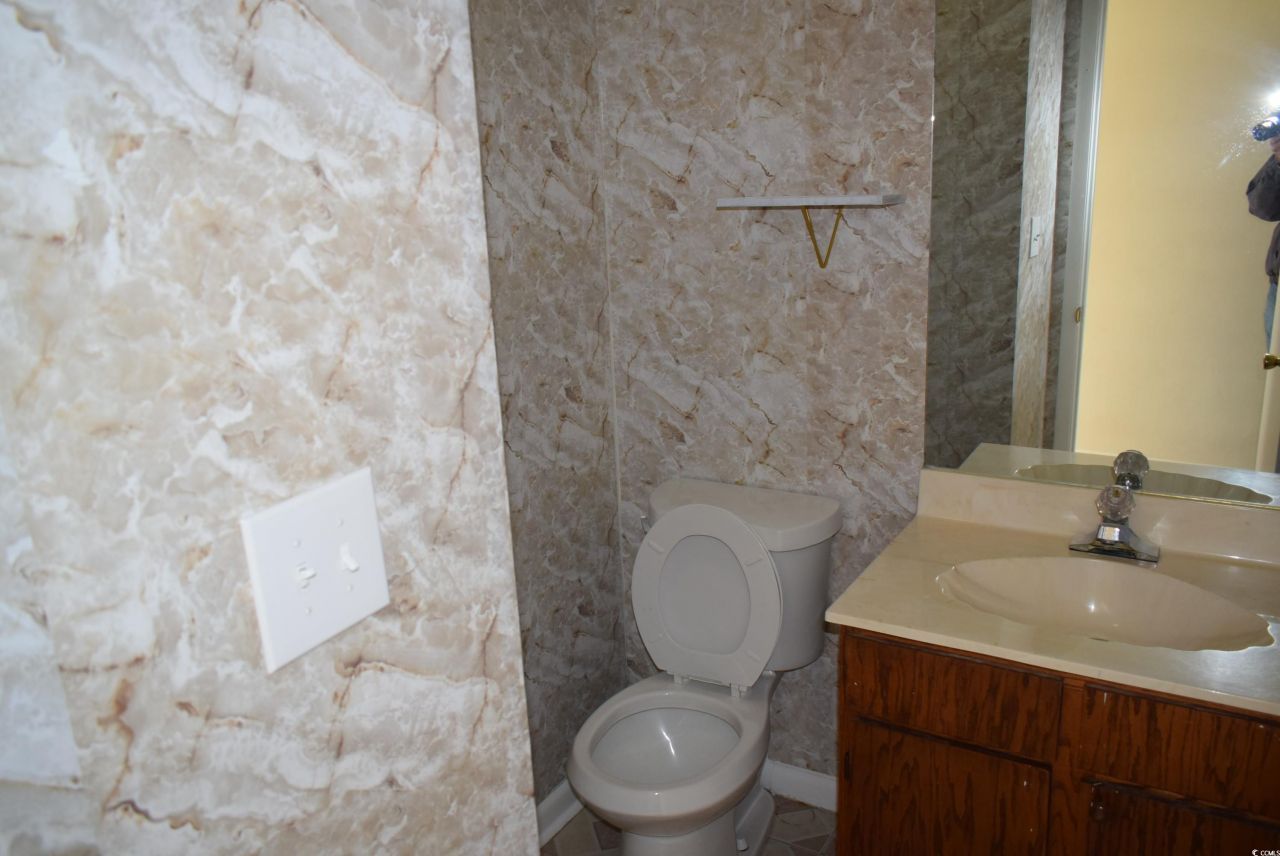 1208 Pinegrove Dr. Photo 10