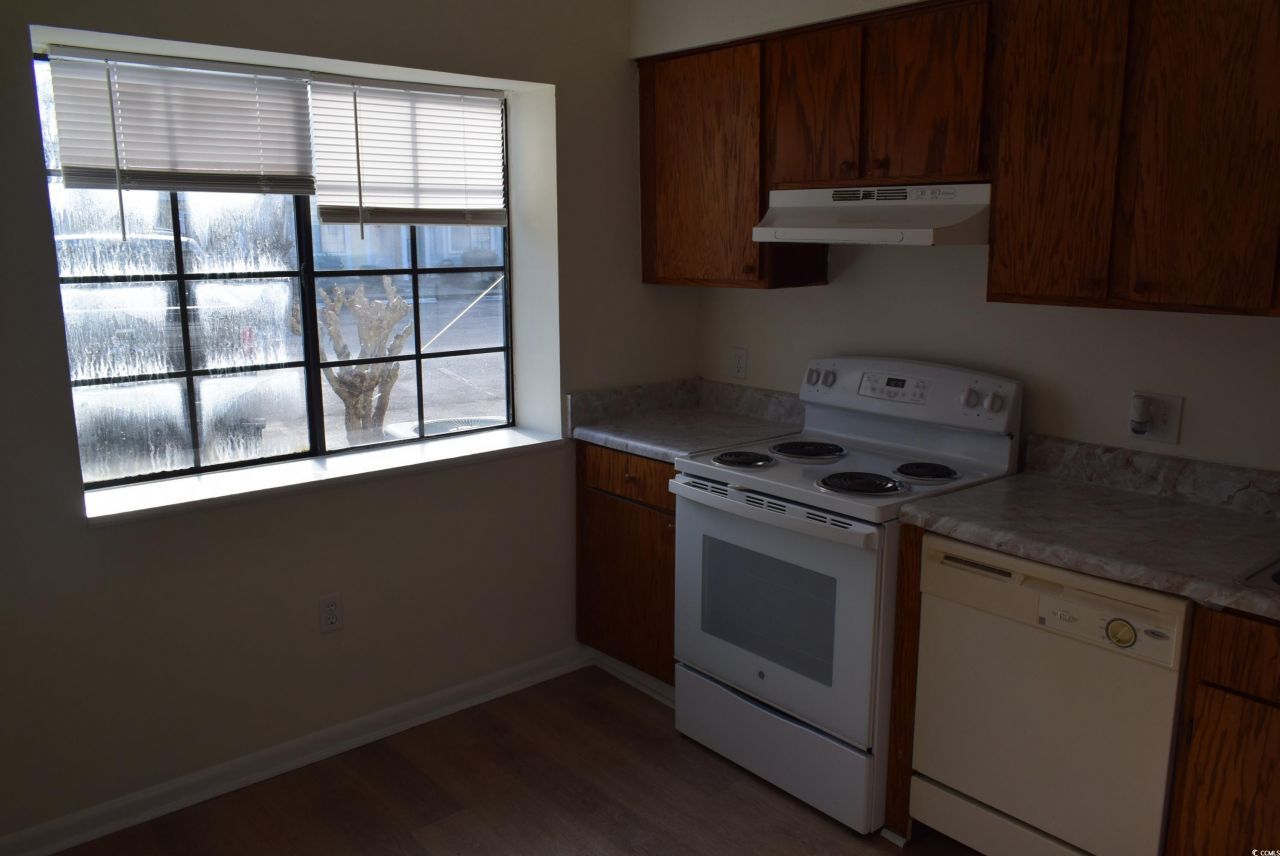 1208 Pinegrove Dr. Photo 8