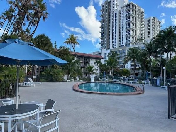 8101 SW 72nd Ave, Unit 312W, Miami, FL 33143