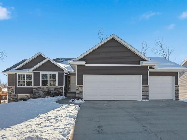 2103 Shady Grove Rd SW, Cedar Rapids, IA 52404