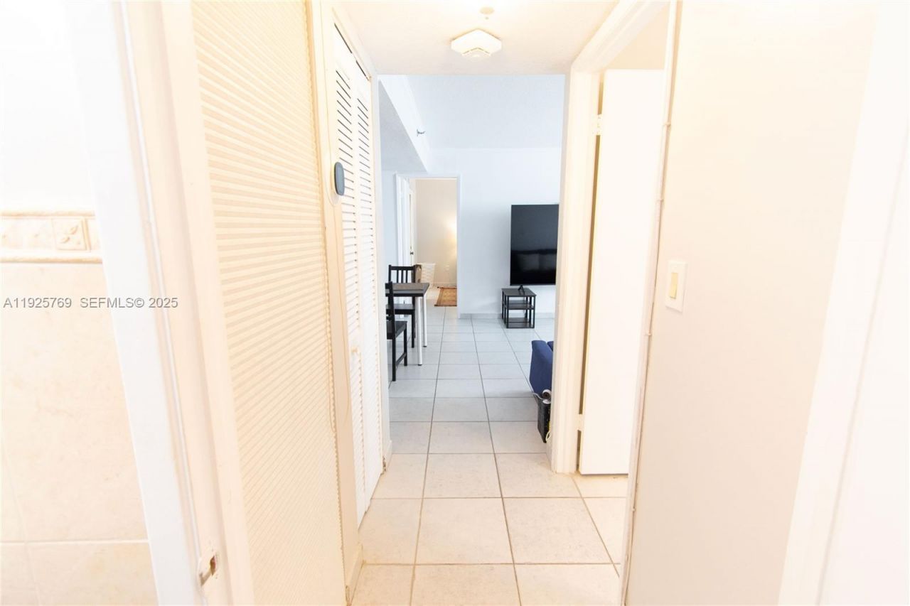 1621 Collins Ave, Unit 906, Miami Beach, FL 33139 Photo