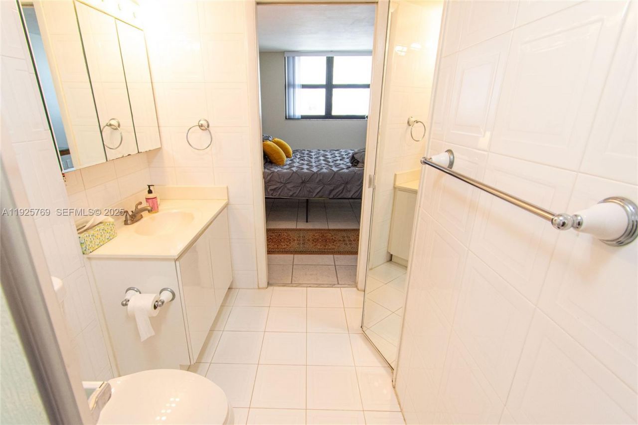 1621 Collins Ave, Unit 906, Miami Beach, FL 33139 Photo