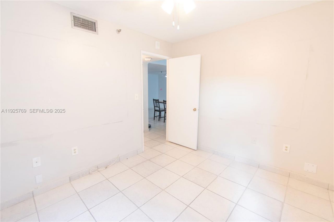 1621 Collins Ave, Unit 906, Miami Beach, FL 33139 Photo