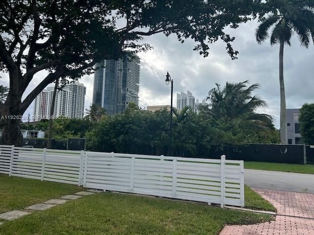 245 189th Ter, Sunny Isles Beach, FL 33160 Photo