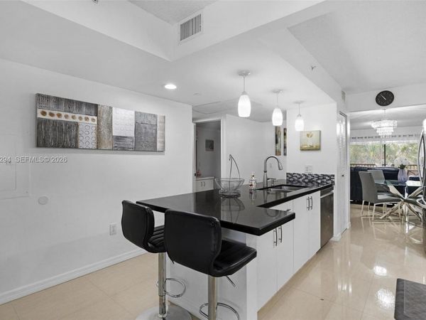 900 SW 142nd Ave, Unit 306L, Pembroke Pines, FL 33027