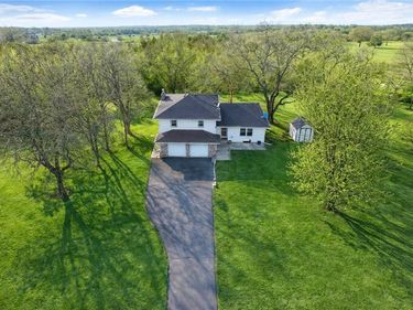 21302 SE Clover Hills Road, Cleveland, MO 64734