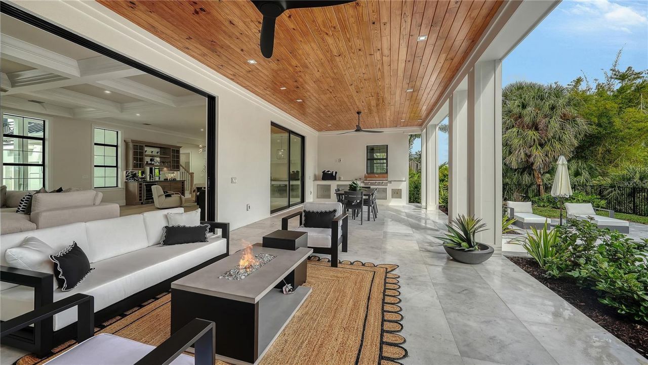 656 Tropical Circle, Sarasota, FL 34242 Photo