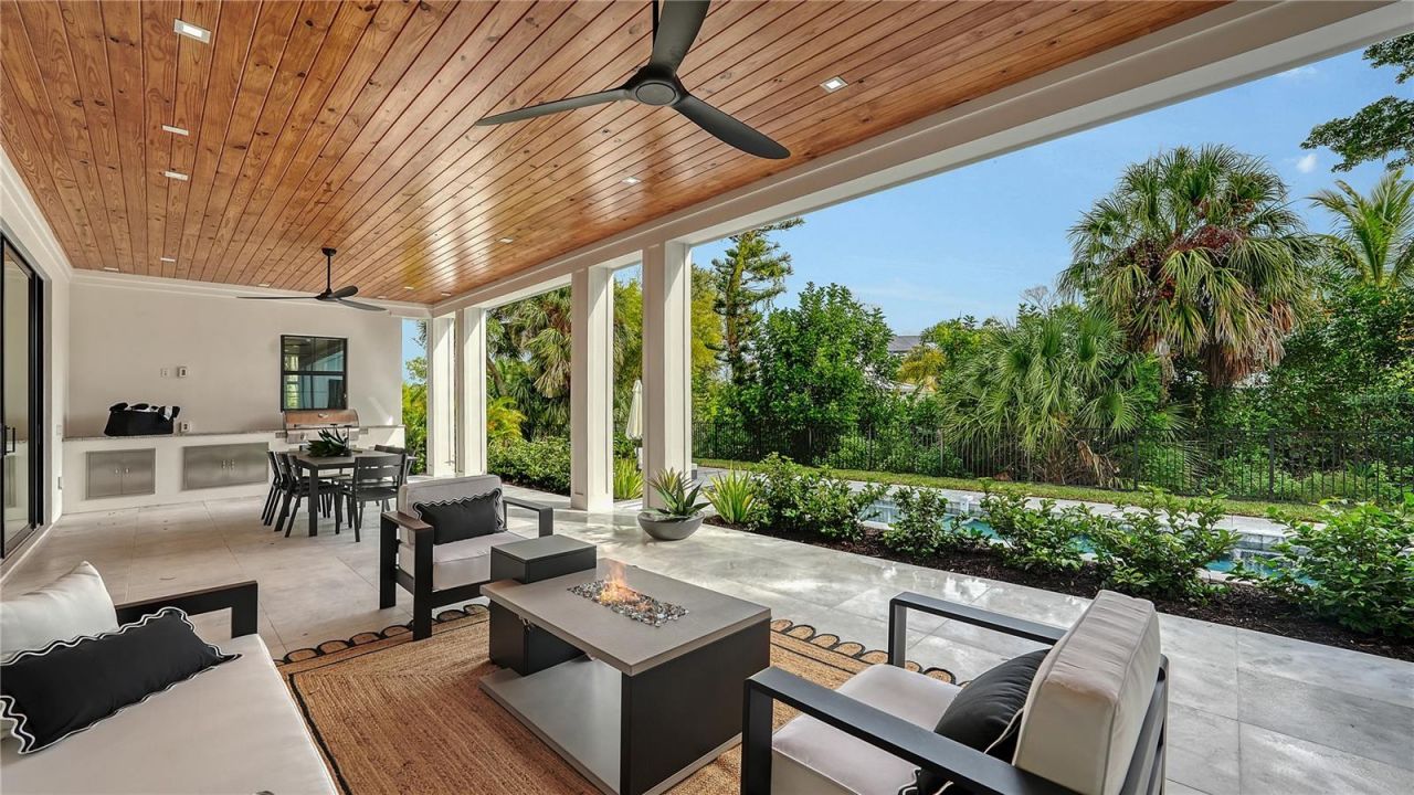 656 Tropical Circle, Sarasota, FL 34242 Photo