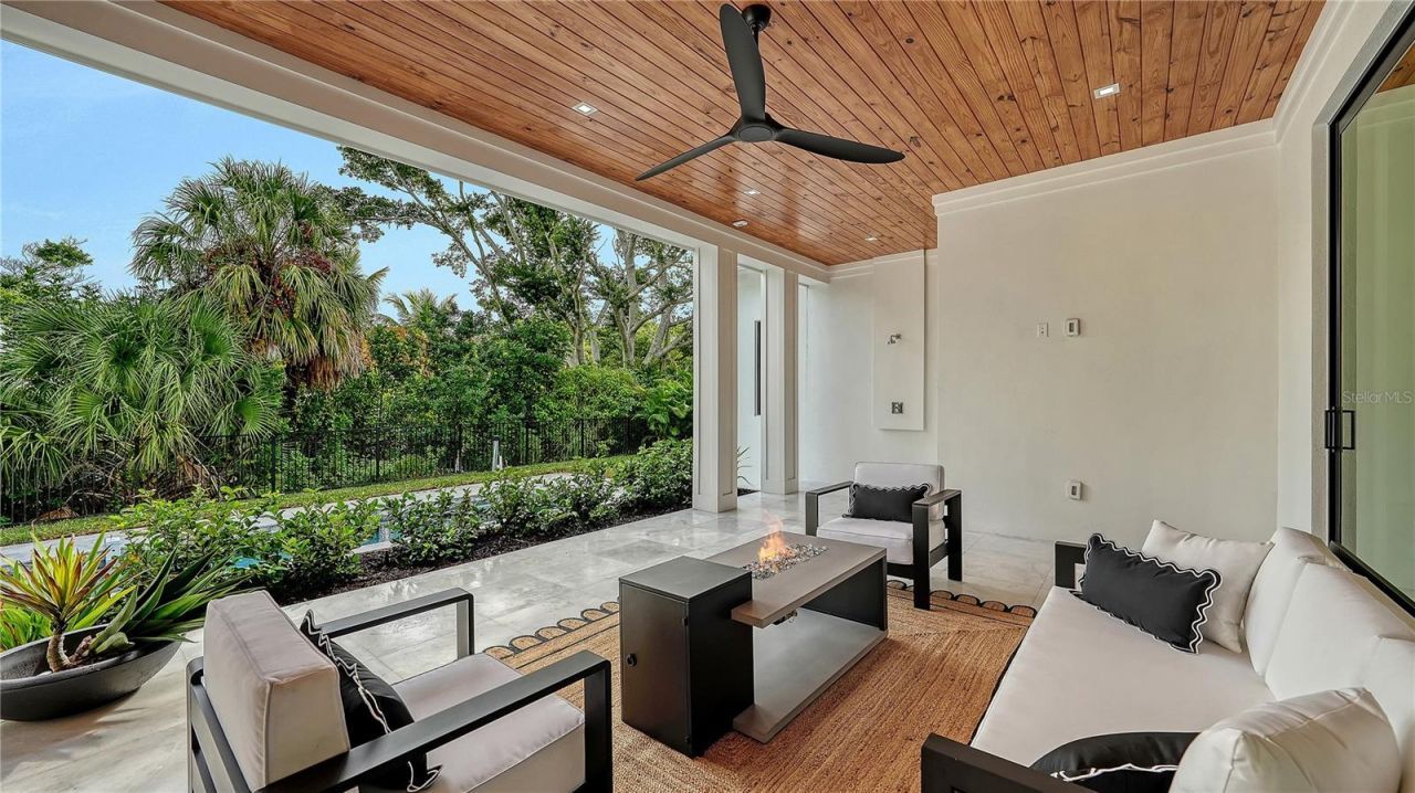 656 Tropical Circle, Sarasota, FL 34242 Photo