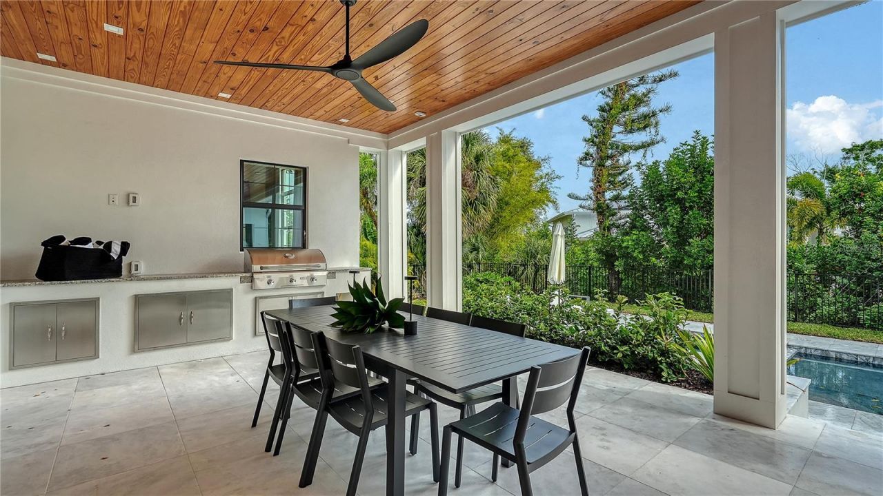 656 Tropical Circle, Sarasota, FL 34242 Photo