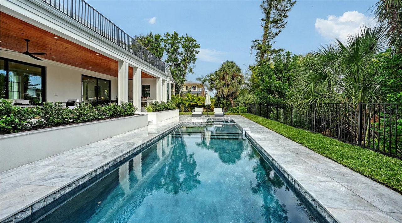 656 Tropical Circle, Sarasota, FL 34242 Photo