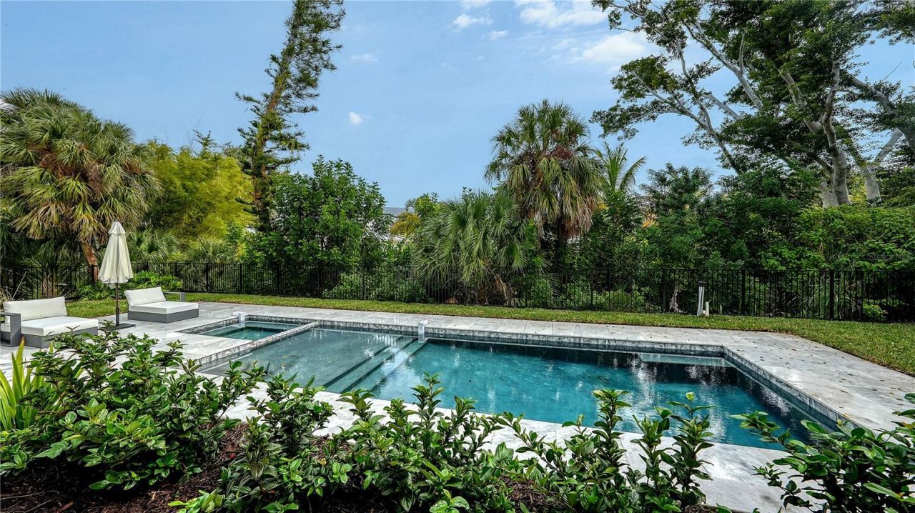 656 Tropical Circle, Sarasota, FL 34242 Photo