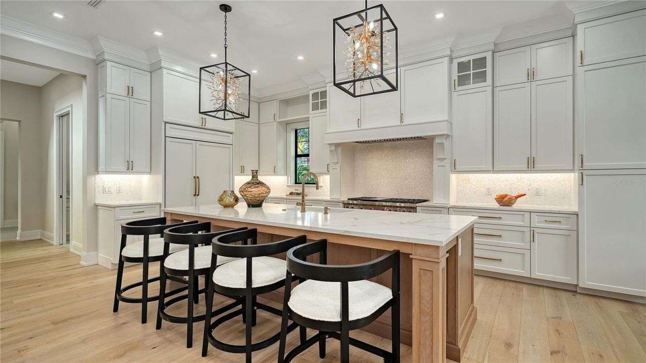 656 Tropical Circle, Sarasota, FL 34242 Photo