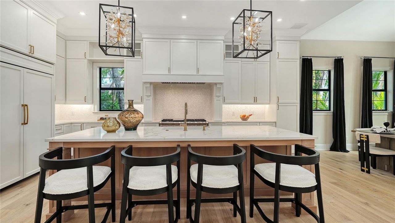 656 Tropical Circle, Sarasota, FL 34242 Photo