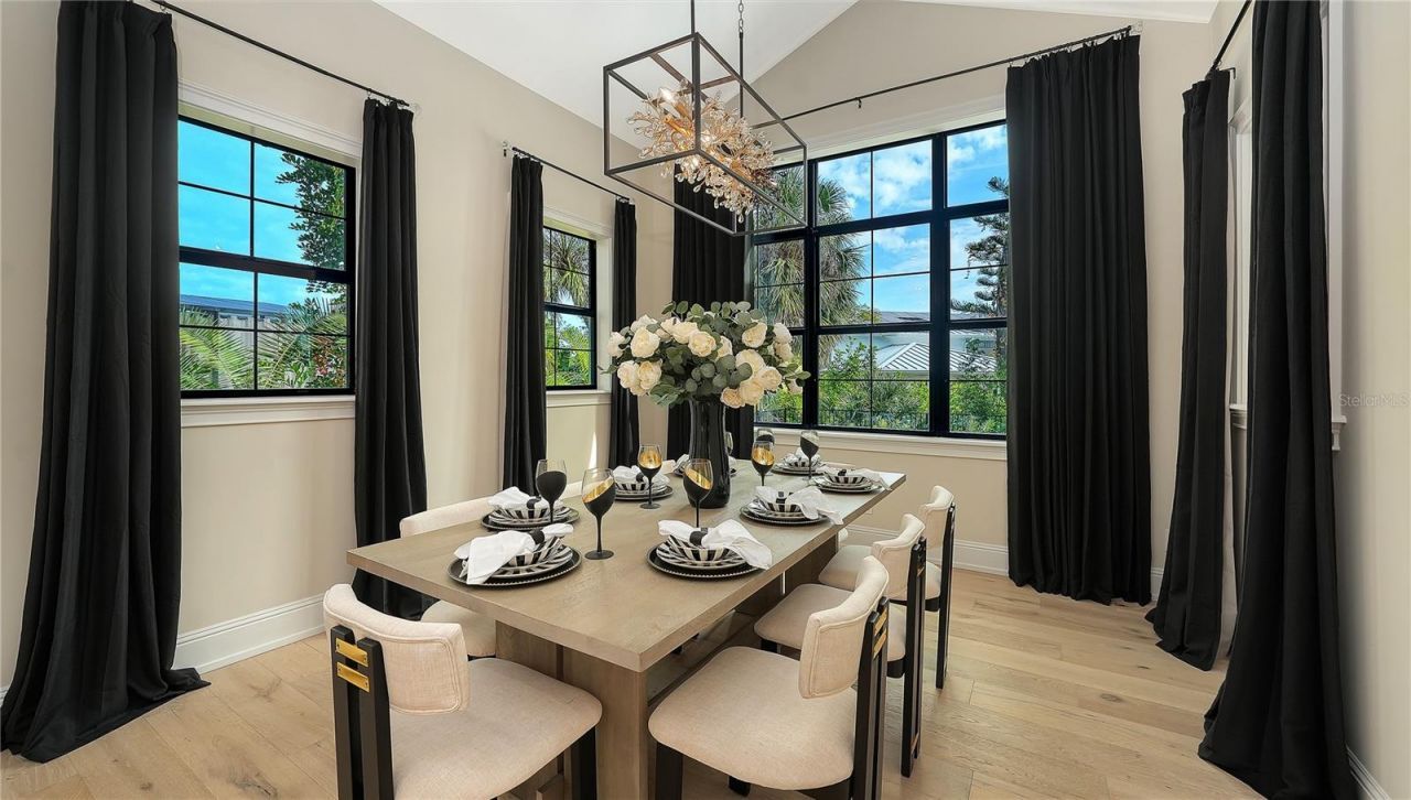 656 Tropical Circle, Sarasota, FL 34242 Photo