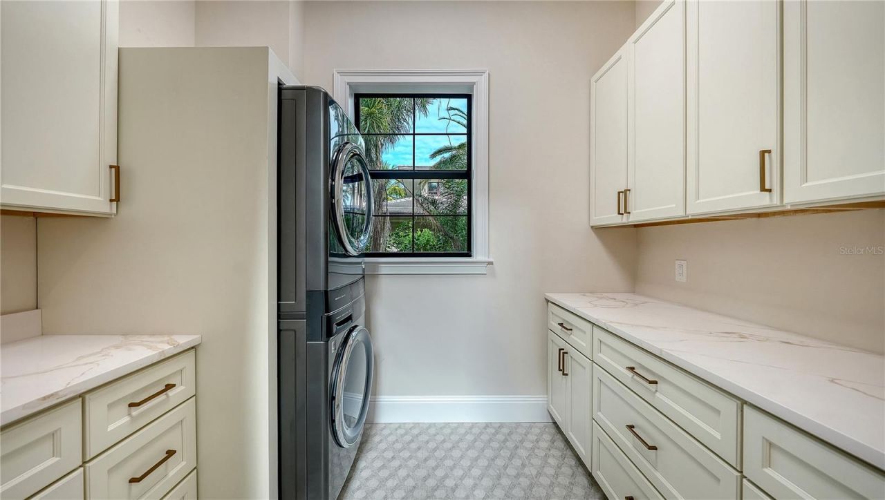 656 Tropical Circle, Sarasota, FL 34242 Photo