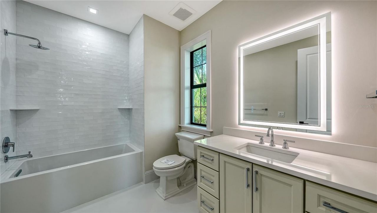 656 Tropical Circle, Sarasota, FL 34242 Photo